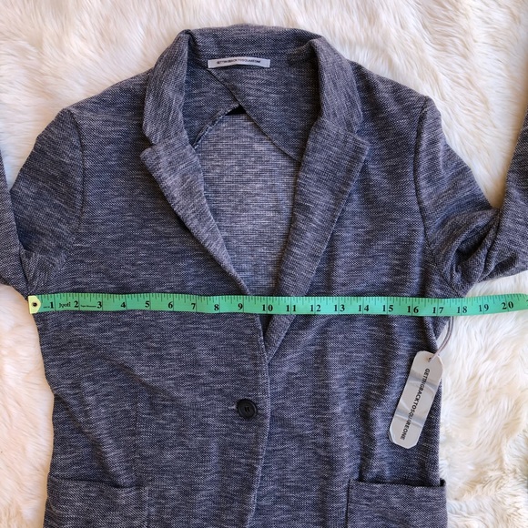 Getting Back to Square One 3/4 sleeve blazer - Picture 3 of 7